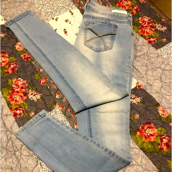 Light blue skinny jeans only wore a few times - Picture 1 of 6